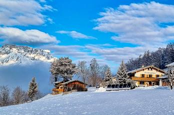 Unser großes Ferienapartment für 5 Personen nahe Salzburg und Bad Reichenhall liegt etwas oberhalb des Berchtesgadener Tales.