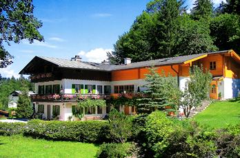 Genießen Sie einen Traumurlaub in der wunderschönen Nationalpark Gemeinde Schönau am Königssee.  Lassen Sie sich verzaubern von unserem wunderschönen Nationalpark Berchtesgaden mit seinem majestätischen Watzmann und seinem malerischen Königssee.