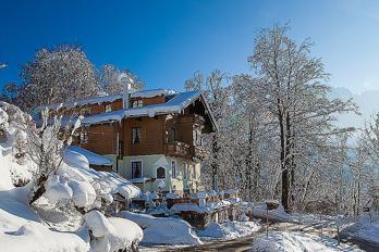 Gästezimmer mit Dusche/WC und teilweise mit Balkon, gemütlich ausgestatteten Zimmer in unserer Berchtesgadener Pension mit Fernseher und Sat-Anschluss